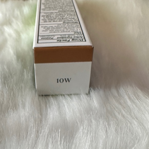 Well People Bio Tint SPF 30 Tinted Moisturizer Broad Spectrum SPF 30 Sunscreen - Picture 5 of 7